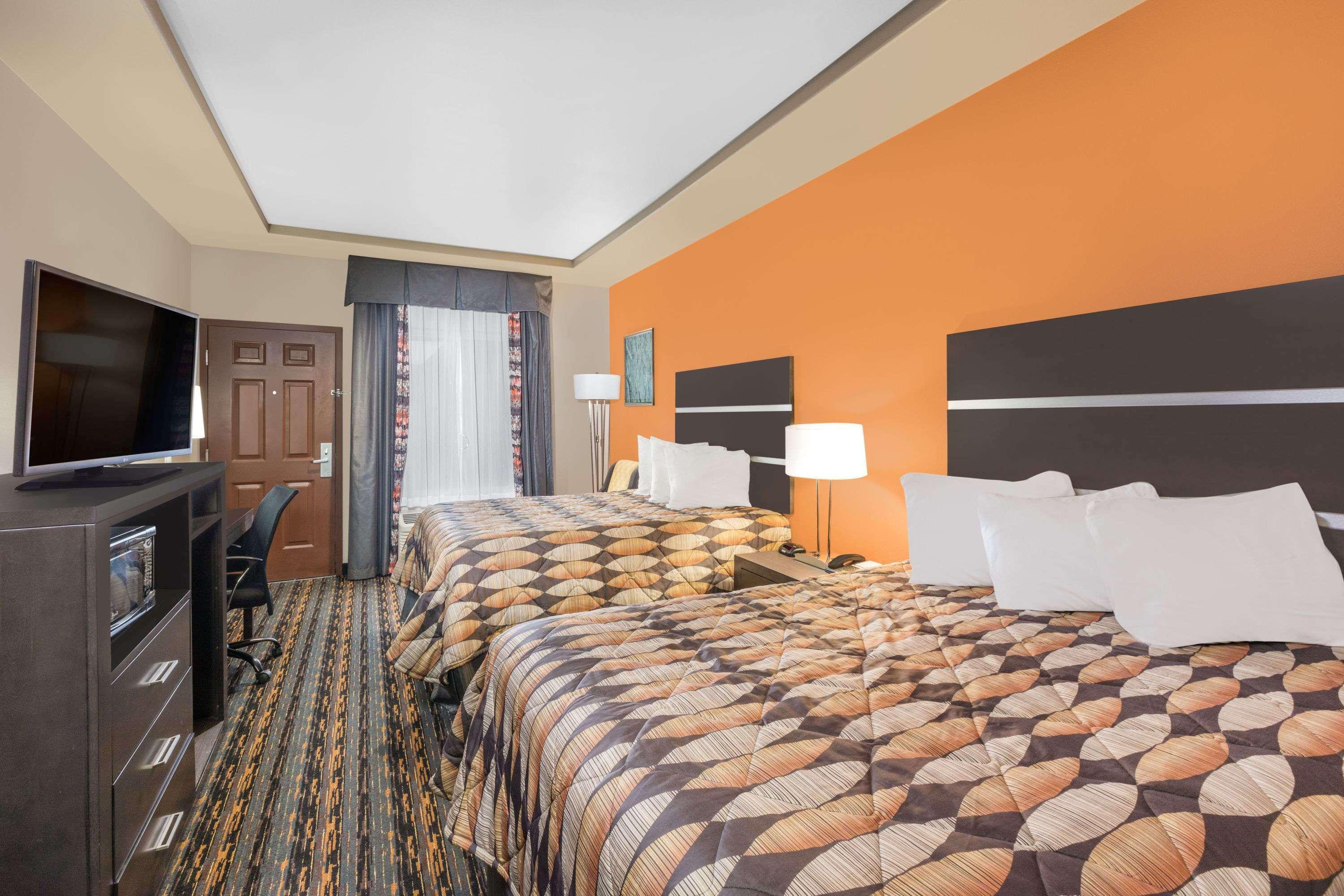 Days Inn By Wyndham Dilley Zewnętrze zdjęcie