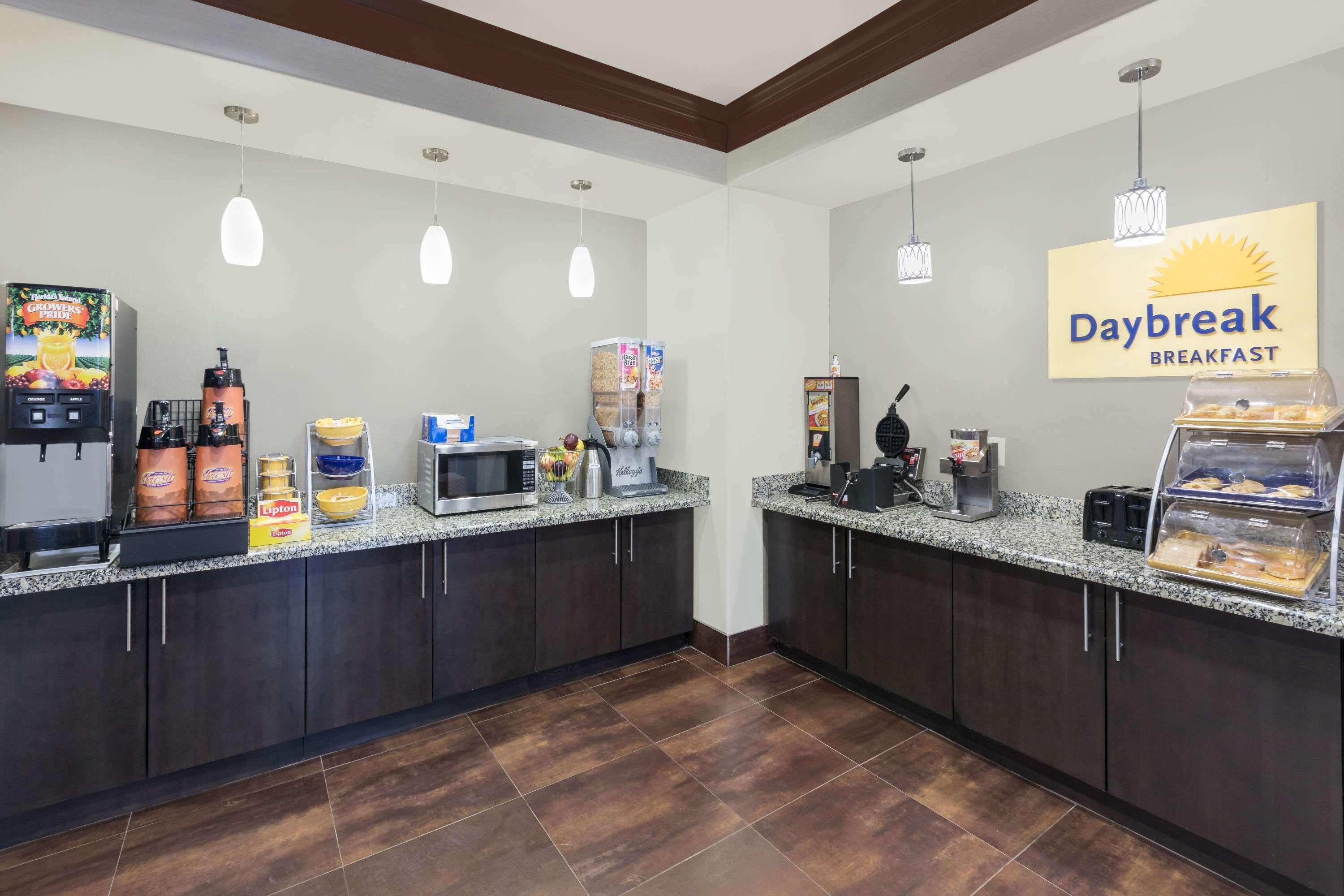 Days Inn By Wyndham Dilley Zewnętrze zdjęcie